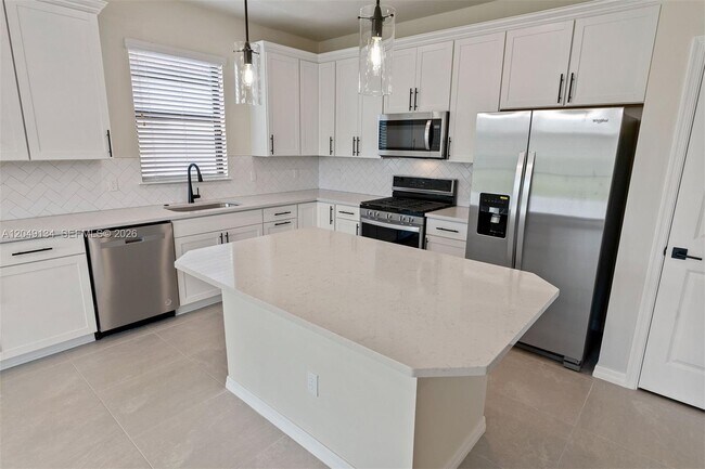Building Photo - 4470 Waterside Dr