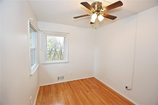 Building Photo - 300 Howland Ave