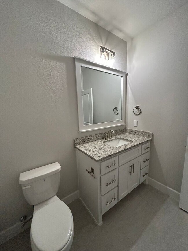 Building Photo - Beautiful Modern Home in Pea Ridge!