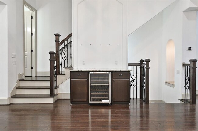 Building Photo - 1805 W 24th St