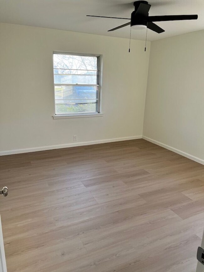 Building Photo - 1705 Campbell-House