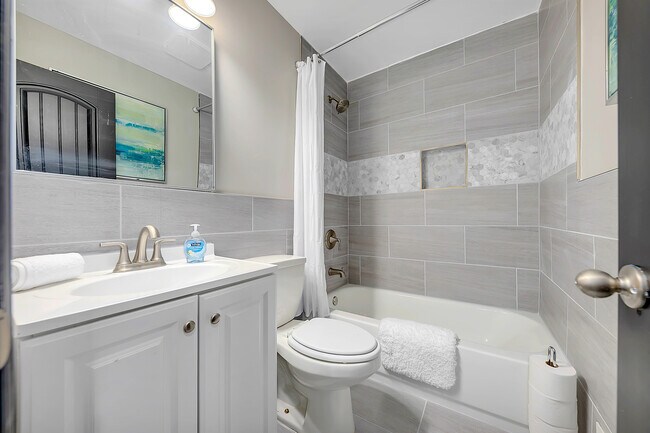 Building Photo - 2062 Woodbine Cir