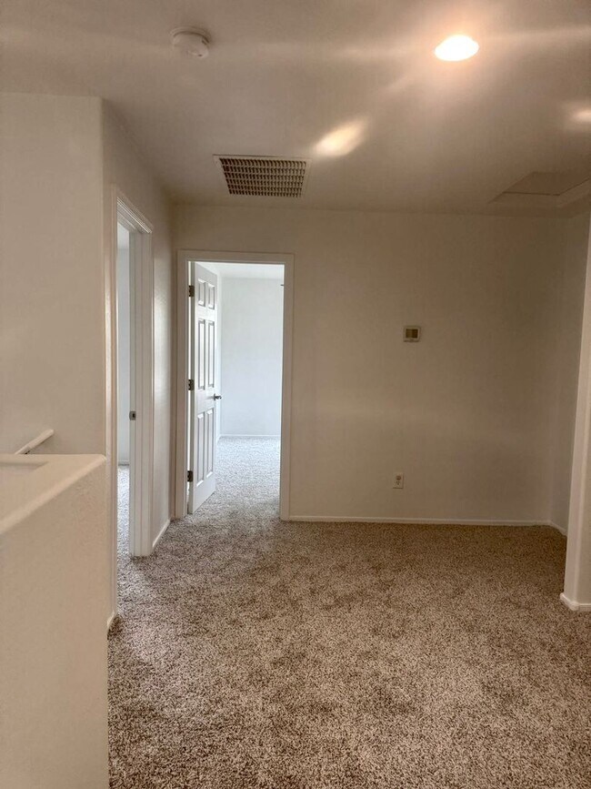 Building Photo - Exquisite 4 bd/2.5 bath home in Albany Village