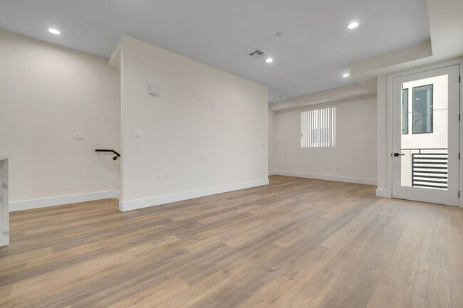 Building Photo - A beautifully designed and renovated 4 bed...