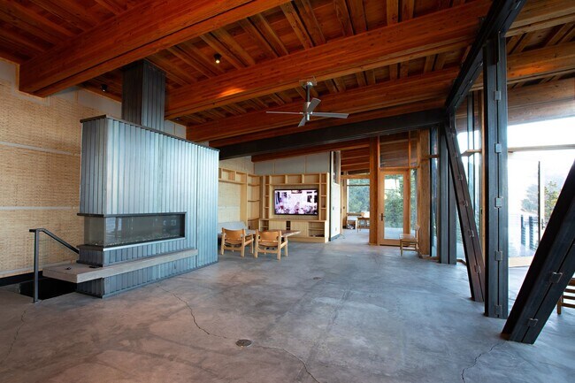 Building Photo - Architectural gem