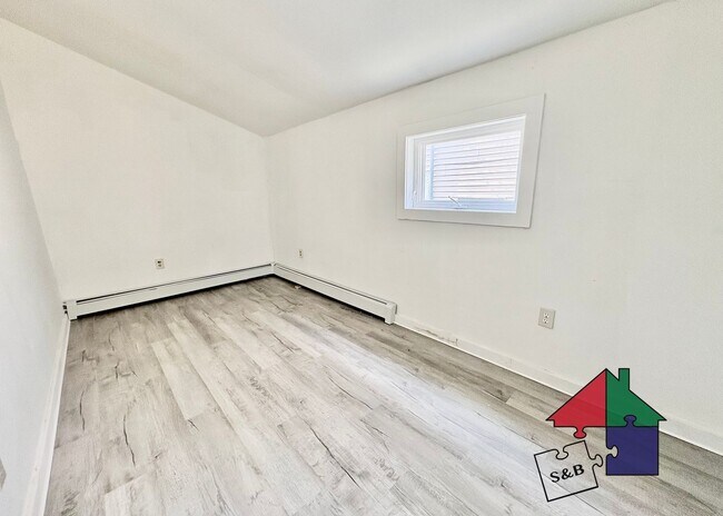 Building Photo - 94 Malletts Bay Ave