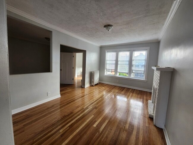 Building Photo - 416 E 110th St