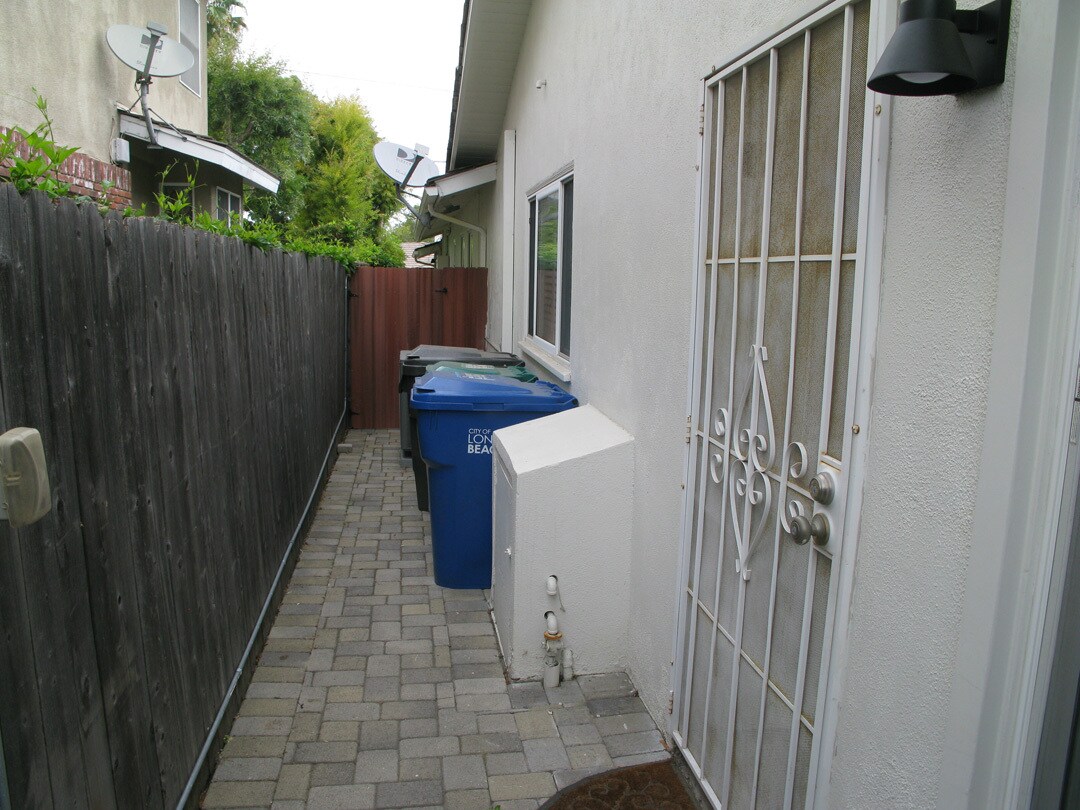 Building Photo - 5137 E Vista Hermosa St