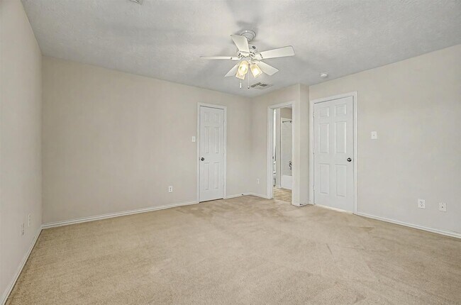 Building Photo - 16011 Belleshire Glen Ln