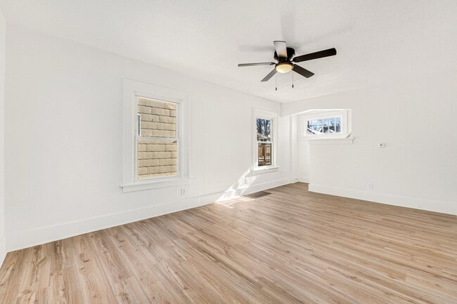 Building Photo - New 3 bedroom listing! RENT SPECIAL HALF OFF FIRST MONTH!