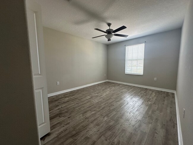 Building Photo - Beautiful 6 Bedroom Home