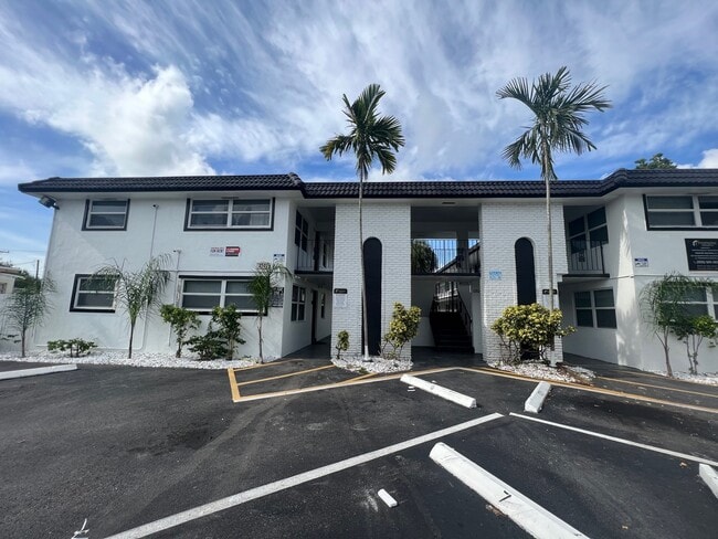 Primary Photo - 2500 Johnson Street