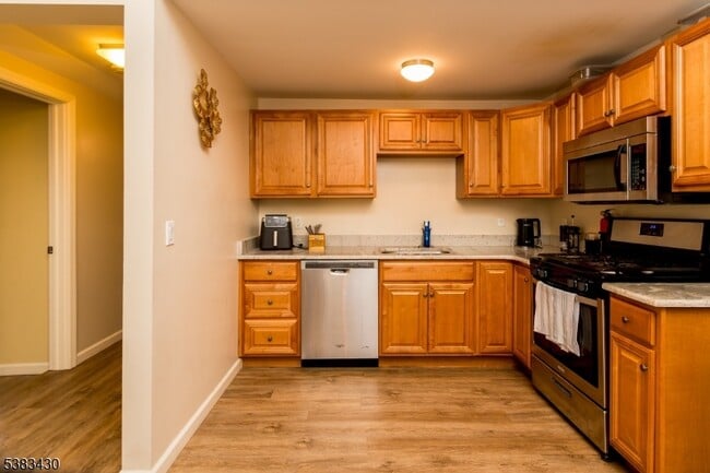 Building Photo - 214 Woodcliff Ave