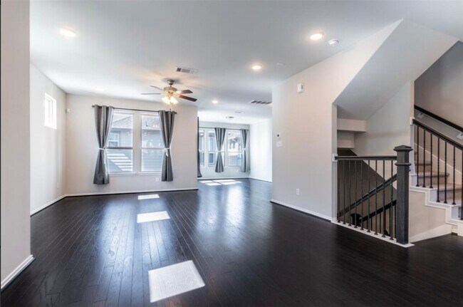 Building Photo - 3108 Roseland Terrace Ln