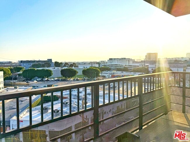 Building Photo - 629 Traction Ave