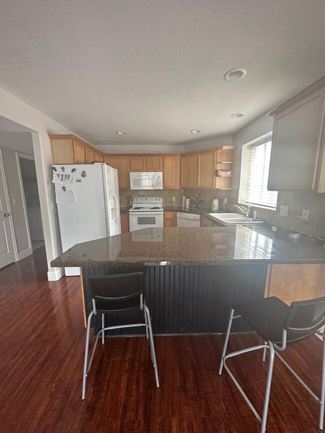 Building Photo - 2 Bed 2 bath bottom unit condo in Orem