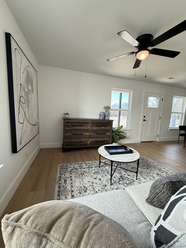 Building Photo - 1172 W Cato Springs Rd