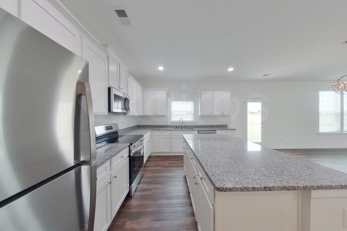 Building Photo - 107 Silver Maple Ln