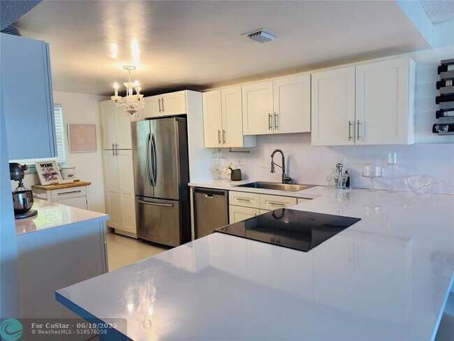 Primary Photo - 2850 Forest Hills Blvd