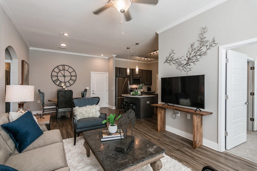 Building Photo - Vintage Foxland Apartments