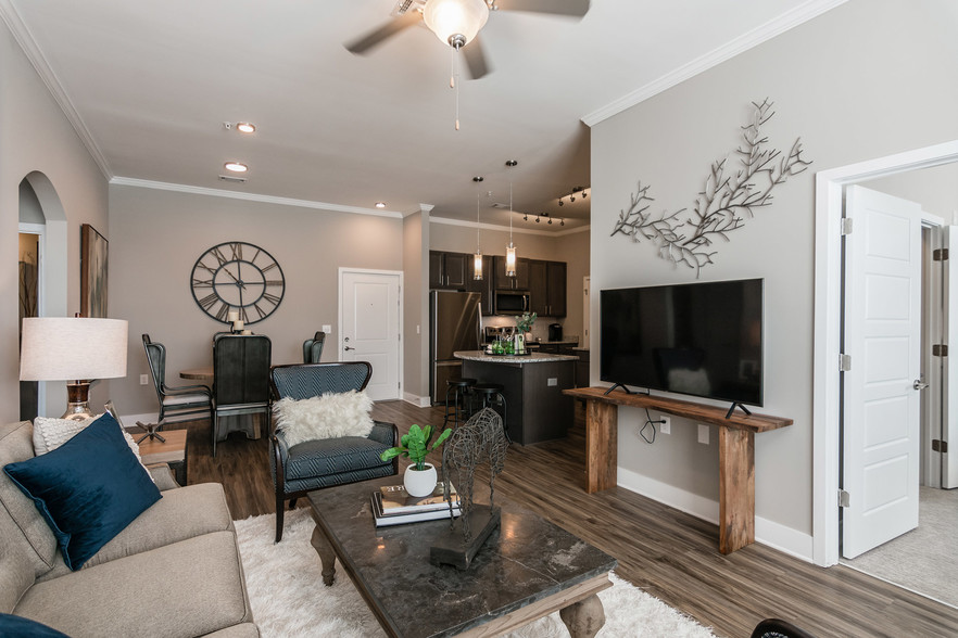 Primary Photo - Vintage Foxland Apartments