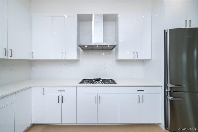 Building Photo - 110 Chatsworth Ave