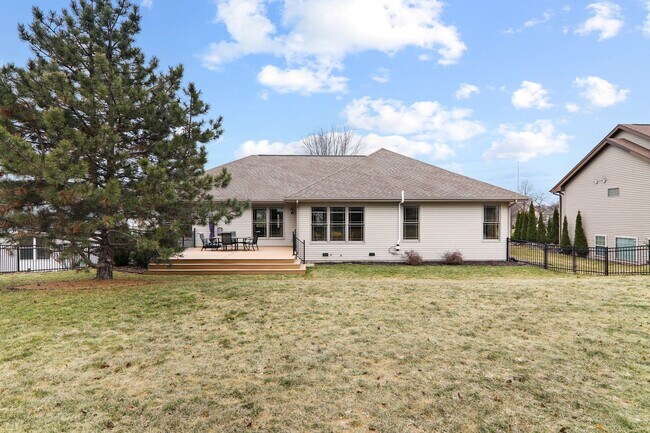 Building Photo - 9621 Shadow Wood Dr