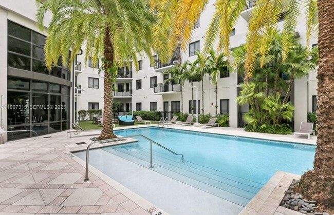 Building Photo - 817 SE 2nd Ave