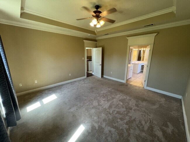 Building Photo - Must See!  Beautiful 4 bd, 3 ba home in co...