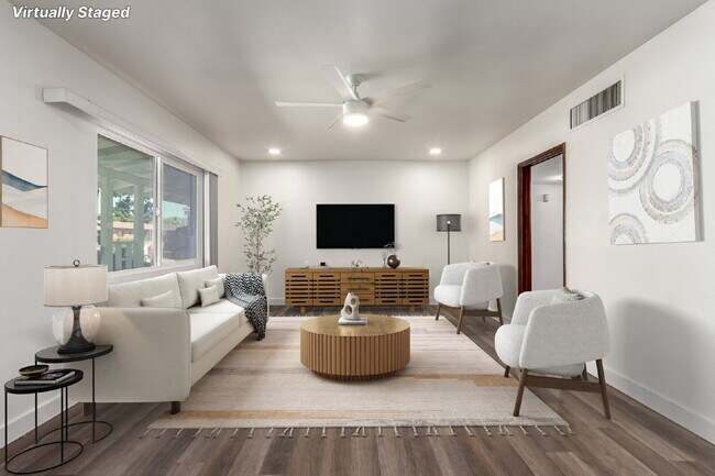 Building Photo - Beautifully updated 4 bed 2 bath Single Fa...