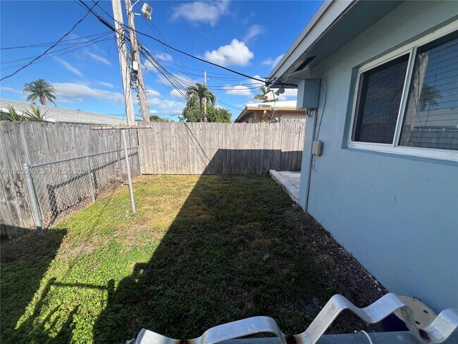 Building Photo - 5861 NE 18th Ave