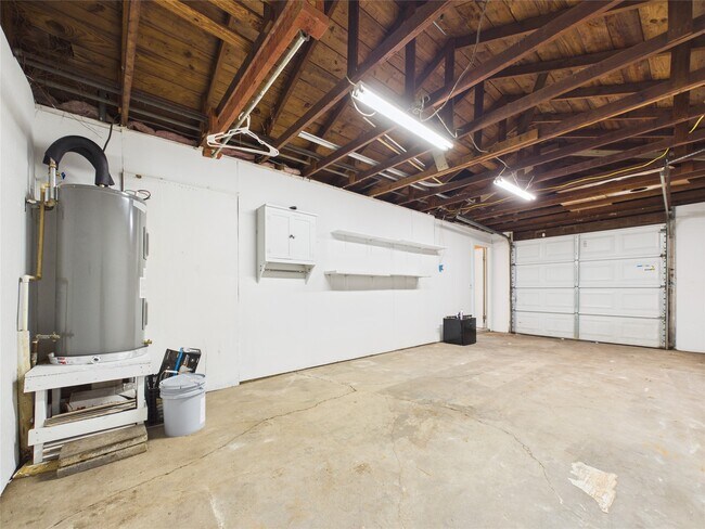 Building Photo - 1213 W Sidnor St