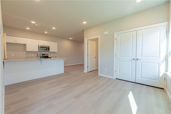 Building Photo - 1408 SW Casuarina Dr