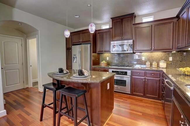 Building Photo - 1722 Hillebrant Pl