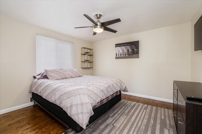 Queen Bedroom - 2819 W 3rd Ave
