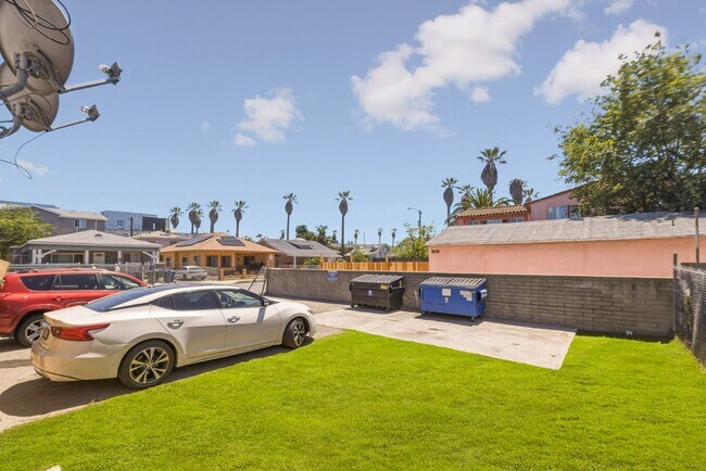 Building Photo - Spacious 1BR + 2.5BA Near USC and DTLA | First Floor Unit