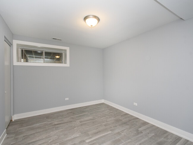 Building Photo - 2163 N Bell Ave