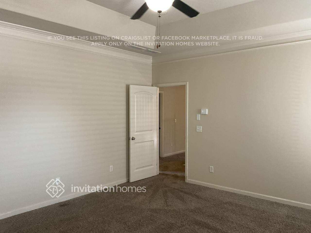 Building Photo - 3911 Lake Manor Way