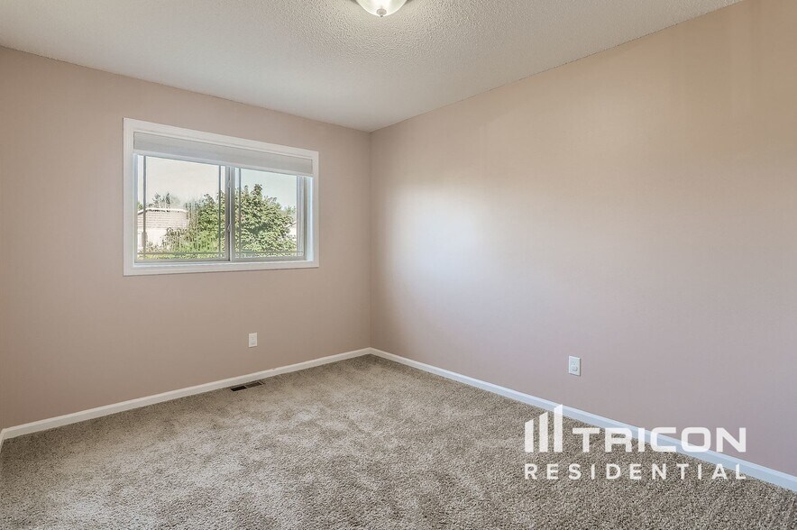 Building Photo - 9348 Golden Pond Ln N