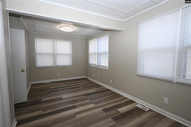 Building Photo - 140 Barrett's Way