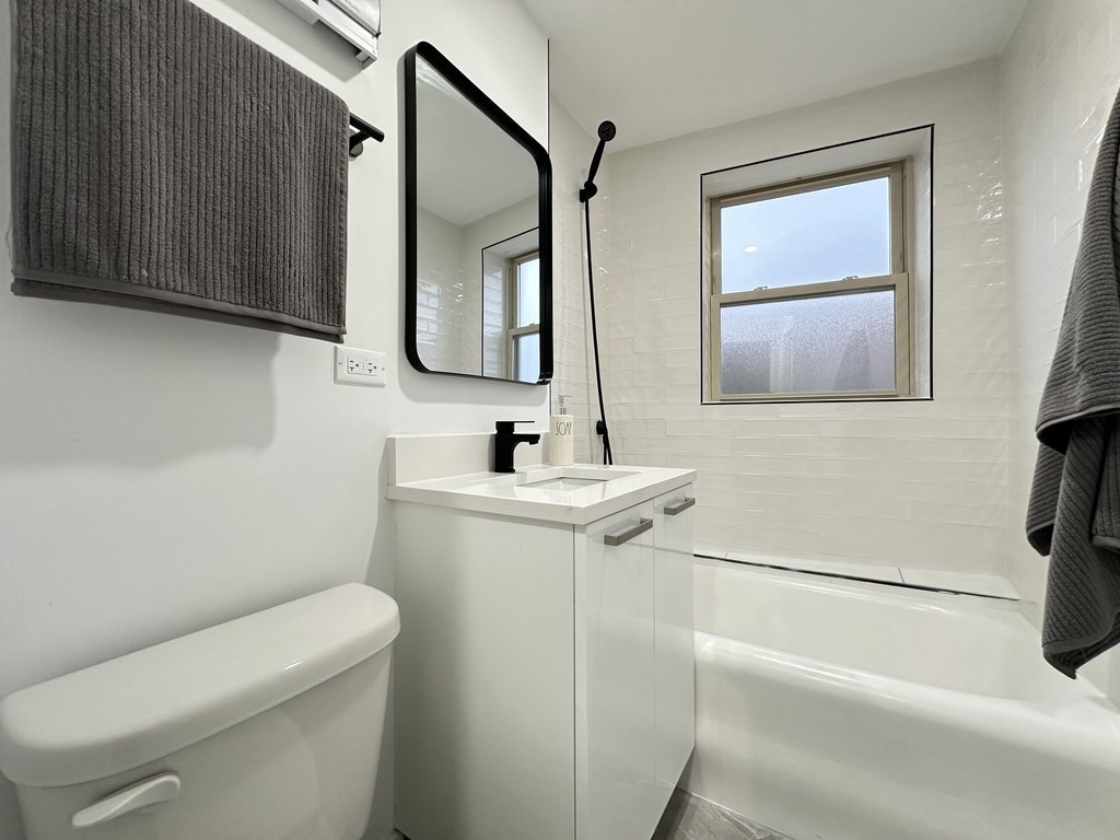 Building Photo - 1555 W Hollywood Ave