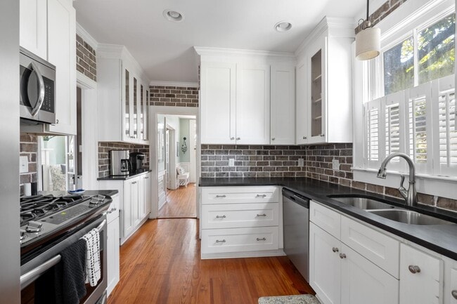 Building Photo - 56 Gadsden St