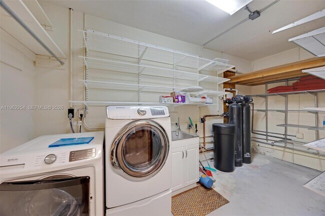 Building Photo - 6630 SW 102nd St