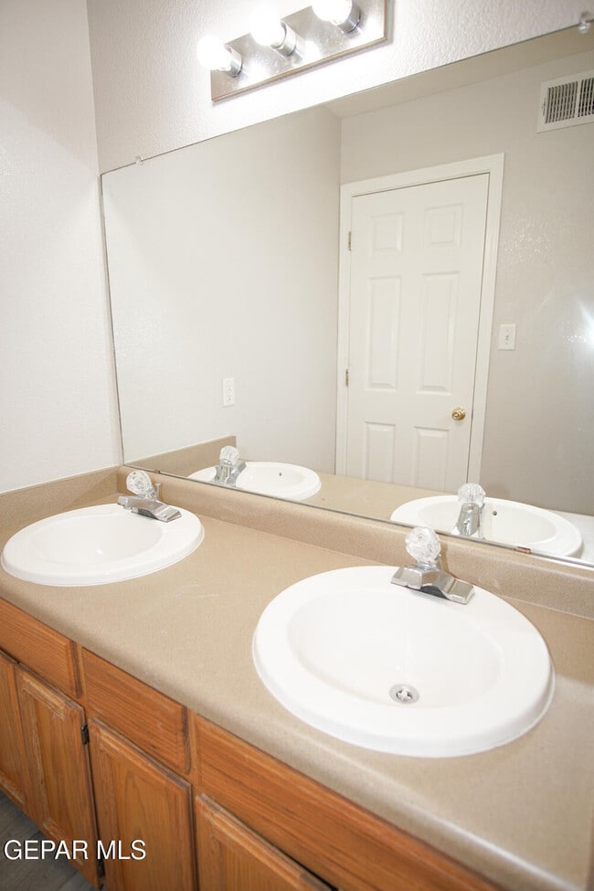 Building Photo - 3272 Garden Point Dr