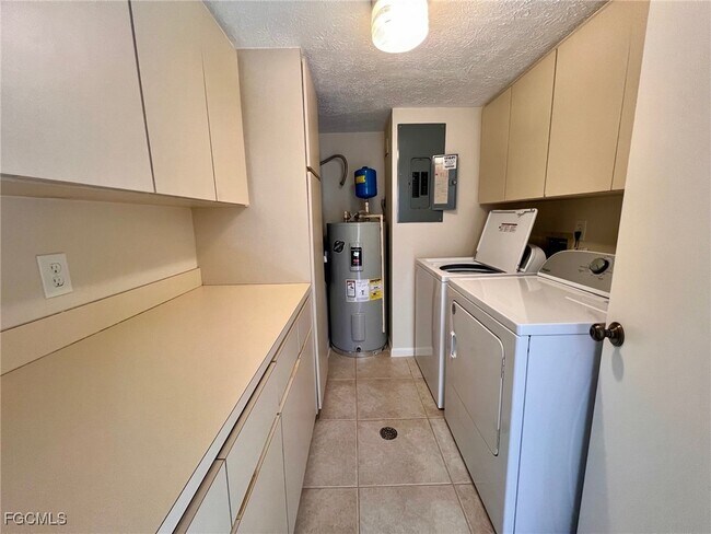 Building Photo - 4015 SE 20th Pl