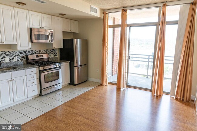 Primary Photo - 3600 S Glebe Rd