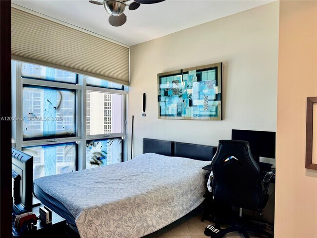 Building Photo - 18101 Collins Ave