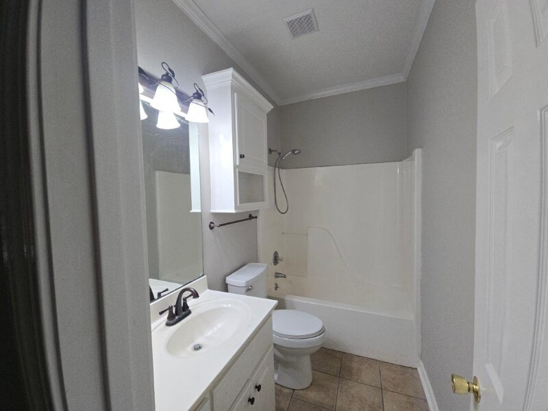 Building Photo - 263 Greensview Dr