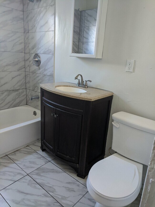 Building Photo - 1640 E 49th St