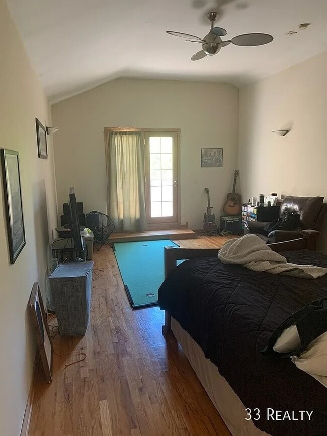 Building Photo - Top Floor Duplex Up, 3bd/2bth with Two Private Decks, Avail 7/1